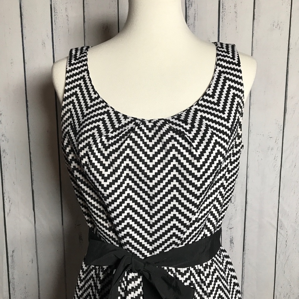 White House Black Market Chevron Dress - Picture 3 of 7